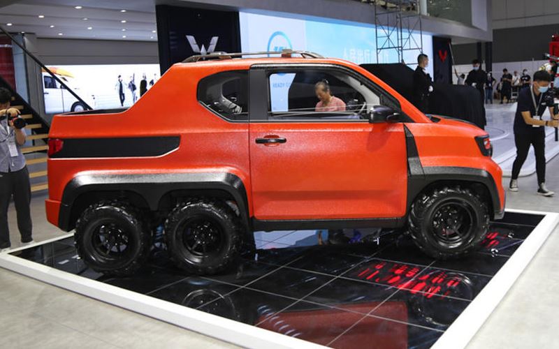 五菱宏光miniev成都车展上市推出六轮车型预售298388万