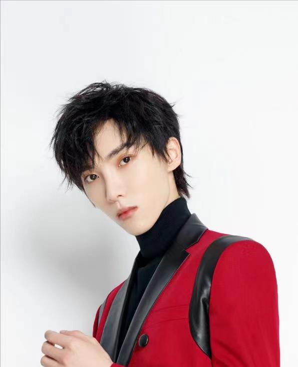 赵磊默默为自己家乡捐款捐物低调精神令人赞叹是rise成员