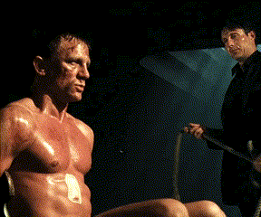 我问爸爸照片中站在他旁边的那位年轻叔叔是谁？他说那是你妈！休闲区蓝鸢梦想 - Www.slyday.coM