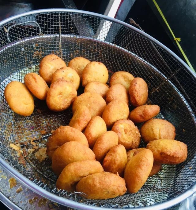 油炸糕这样做,甜而不腻,老少皆宜,做法简单,好吃到原地打转!
