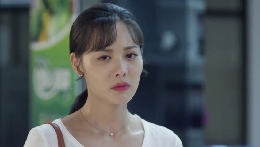 怀疑丈夫有外遇,妻子拼命想要个解释,丈夫无奈至极!