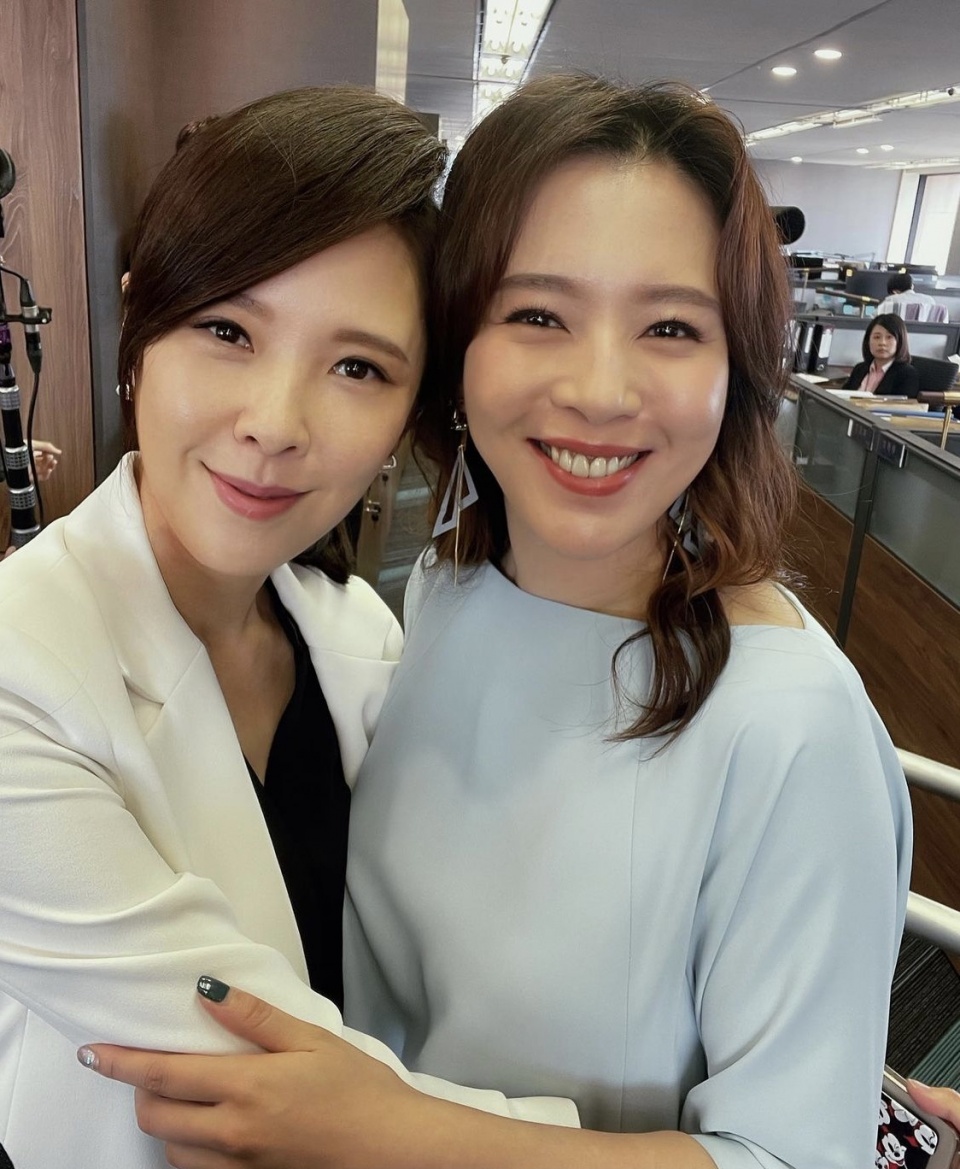 天心刘品言同框晒自拍,《第8号当铺》和《绿光森林》梦幻联动!