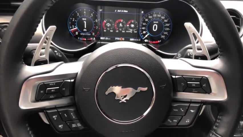 野马跑车的内饰欣赏