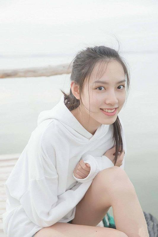 女演员孙嘉灵,身材高挑,楚楚动人!__财经头条