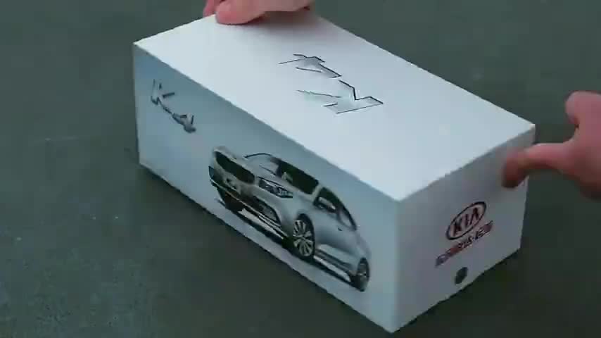 视频：汽车模型开箱，1比18起亚K4，天窗都能打开！