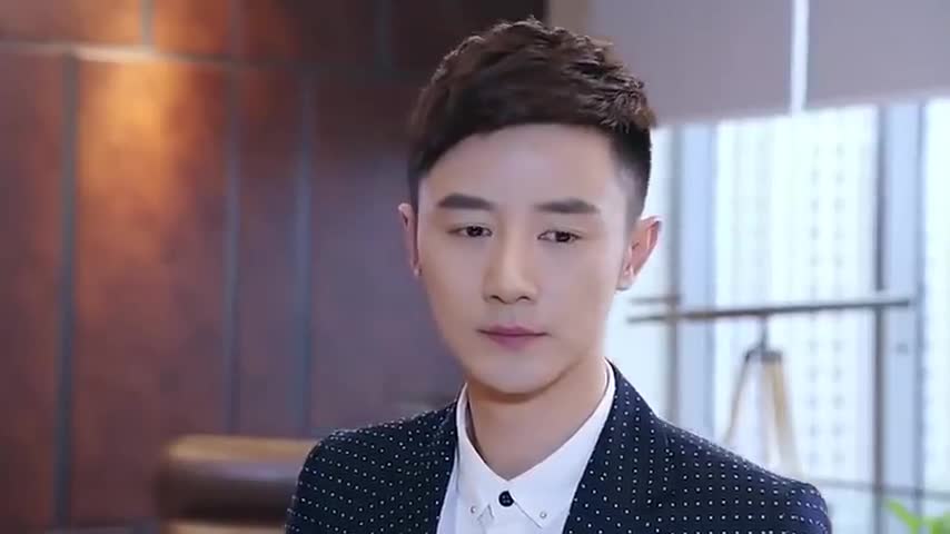 我们的千阙歌助理在老板的面前,发脾气一时爽,又跑到楼下了