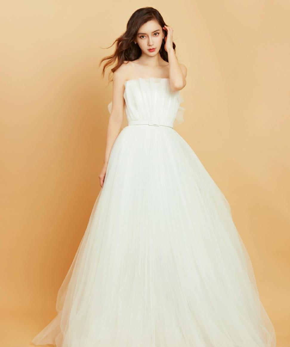 真不是尬吹杨颖的颜值当她穿上白色抹胸纱裙简直就是小仙女