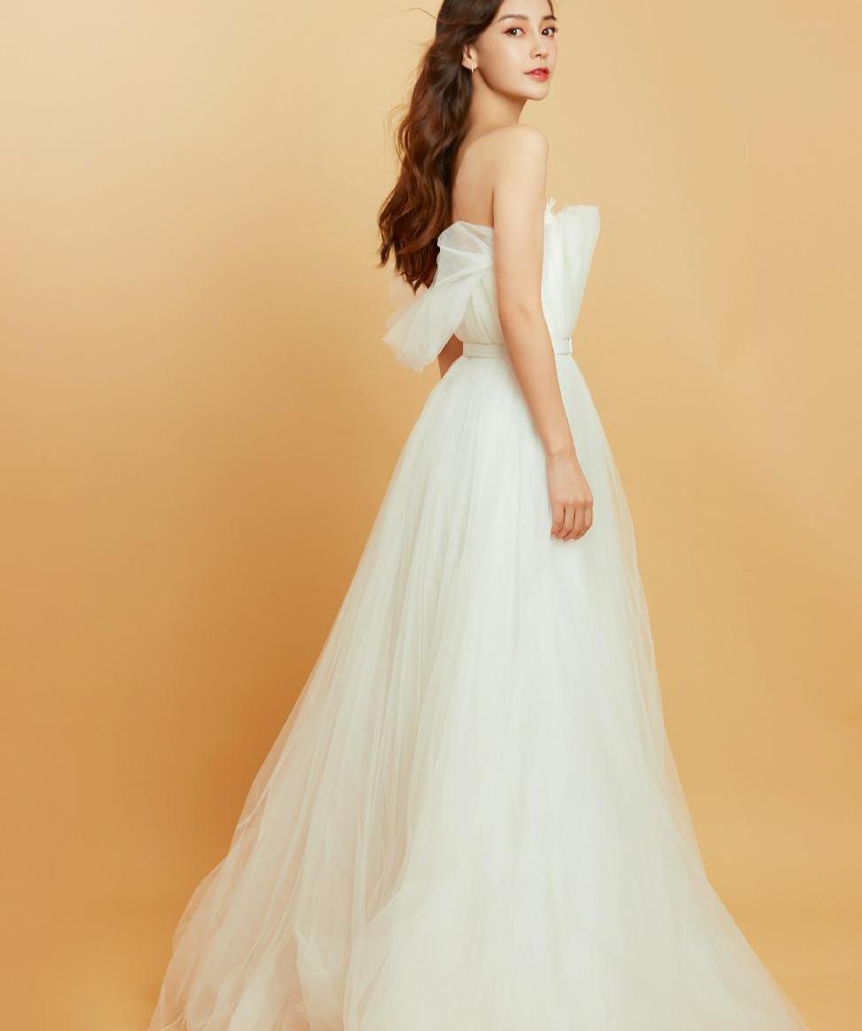 真不是尬吹杨颖的颜值当她穿上白色抹胸纱裙简直就是小仙女