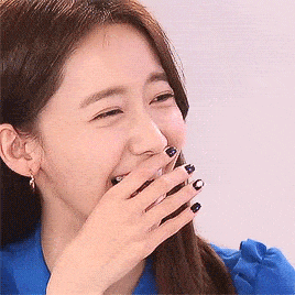 我问爸爸照片中站在他旁边的那位年轻叔叔是谁？他说那是你妈！休闲区蓝鸢梦想 - Www.slyday.coM