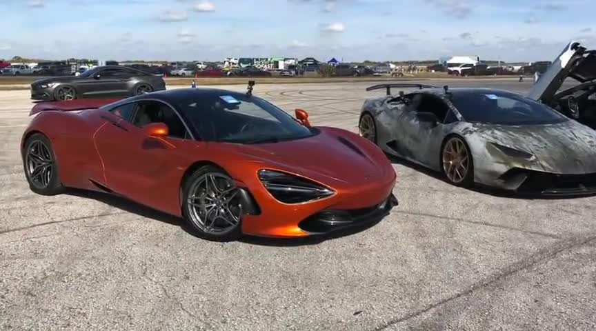 兰博基尼与迈凯伦720加速测试