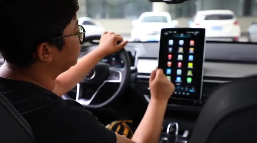 视频：1分钟看比亚迪秦Pro自带的“消遣”功能！在车上，你的手机就
