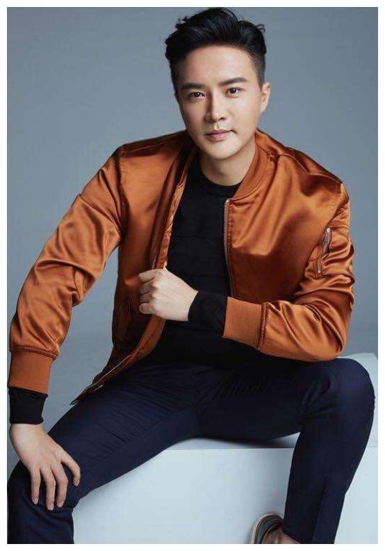 还记得《丑女无敌》里的费德南吗?错失发展良机的他过得怎么样了