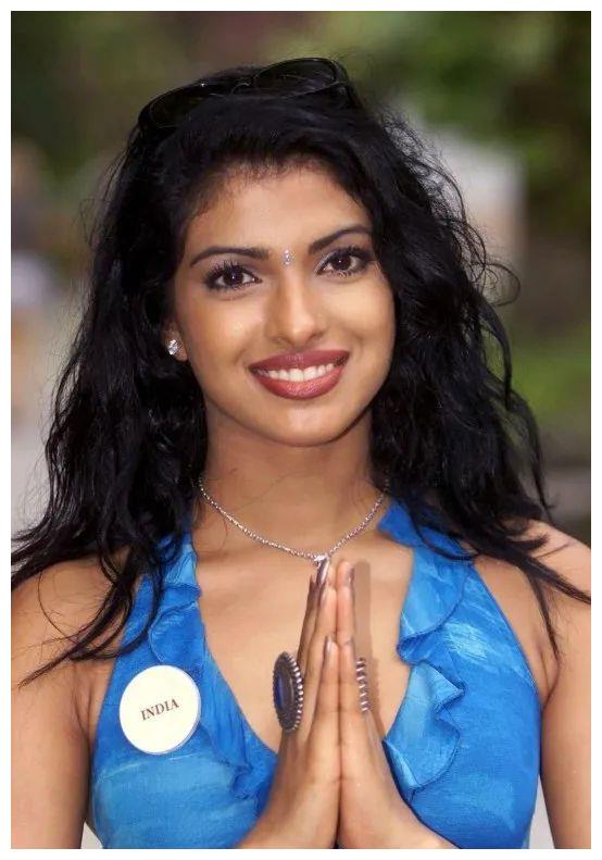 印度最时尚的女明星,18岁获得世界小姐冠军,在好莱坞大获成功