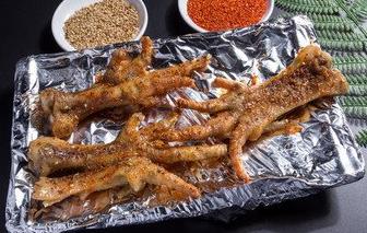 蒜蓉烤鸡爪在家里也可以做了软嫩脱骨香辣可口做法简单