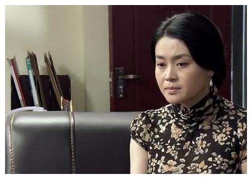 她是本山大叔最美女徒弟,经历过发福和身材走形,36岁又变成女神