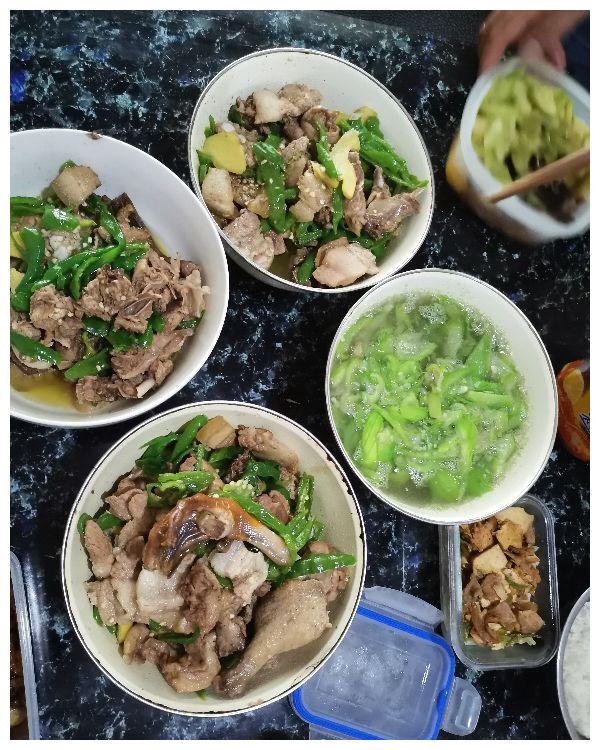 湖南人夏天餐桌的颜色由辣椒决定