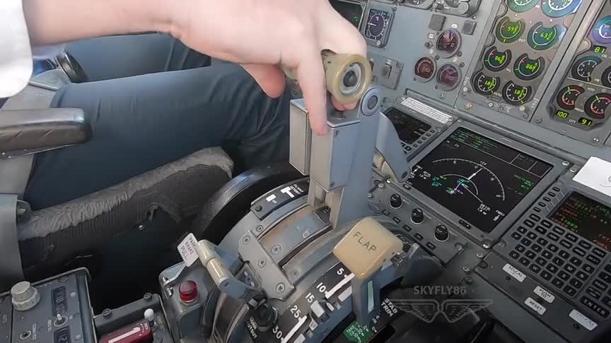 波音737-400起飞和降落驾驶舱视角