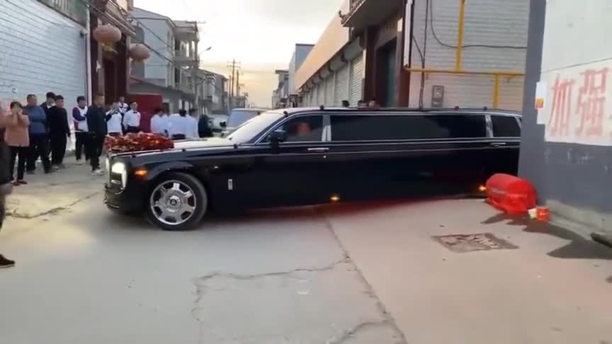 加长版的劳斯莱斯就这车一般人不敢开太霸气了