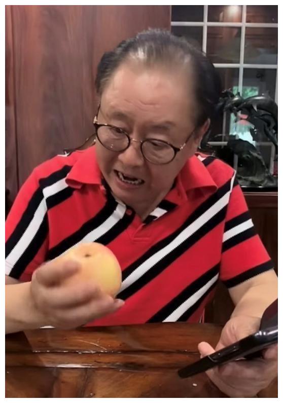 74岁马德华晒近况,三层高级别墅是焦点,儿子马洋被曝身价过亿