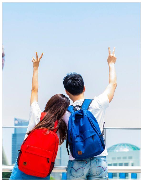 探索星座爱情：如何通过占星术解读你的感情运势与伴侣的星座契合度 (探索星座爱情的方法)