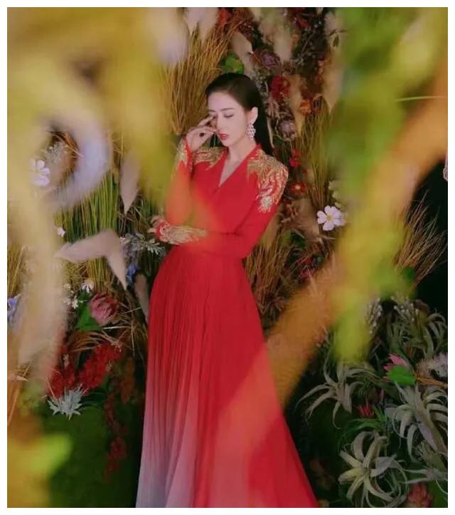 佟丽娅主持春晚超紧张?