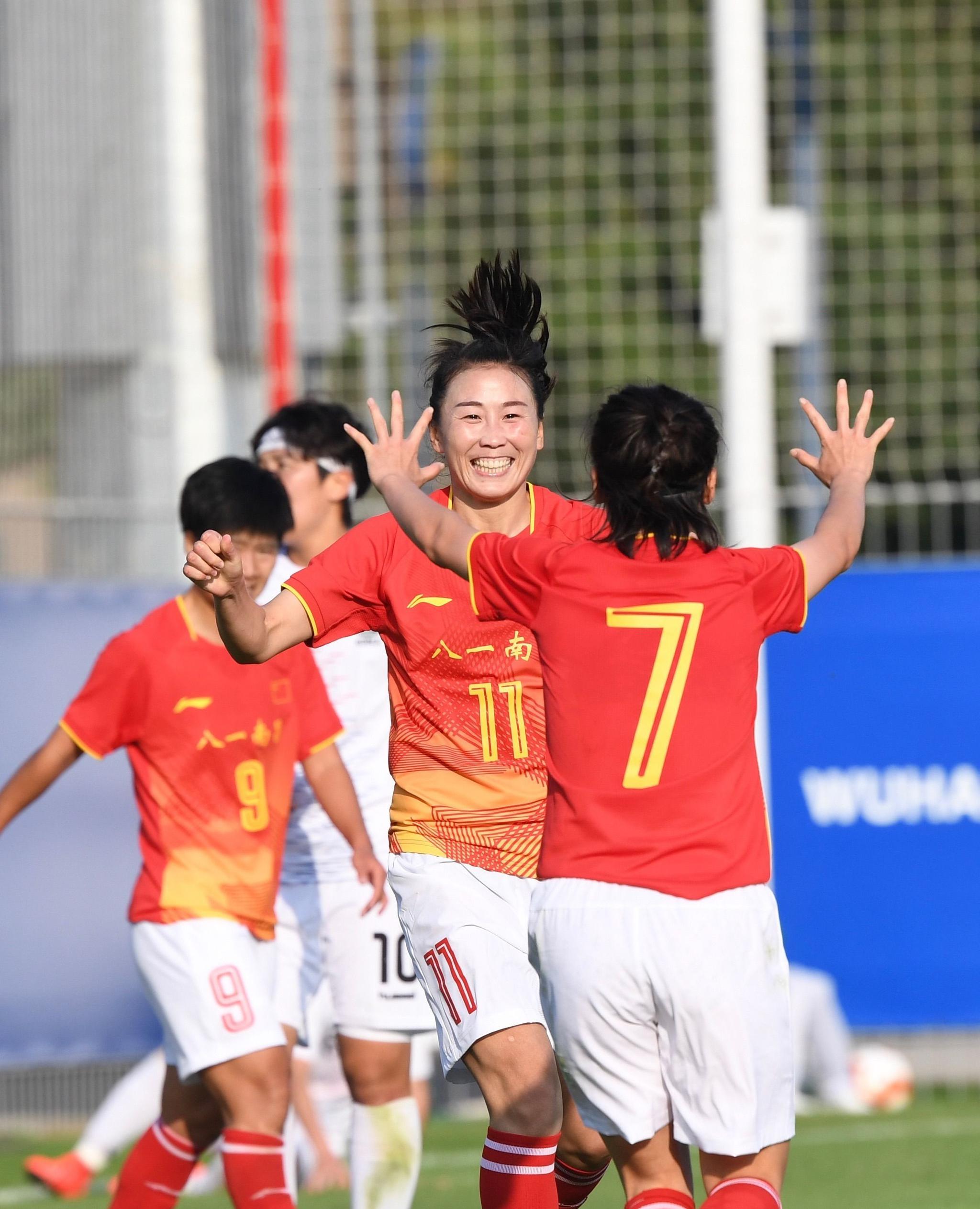 足球——女子小组赛:中国胜韩国(3)