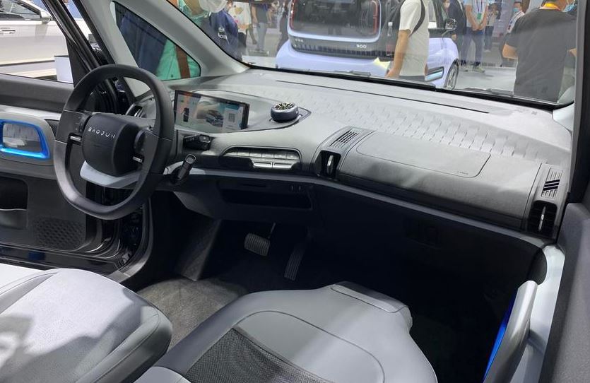 北京车展宝骏e300小biu现身配语音交互功能续航305km