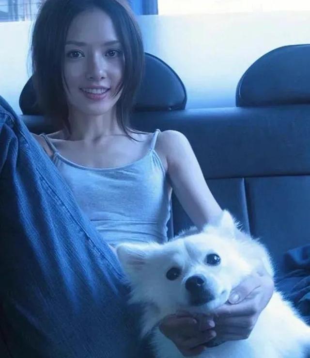 郭碧婷稚嫩,慵懒的样子好美!