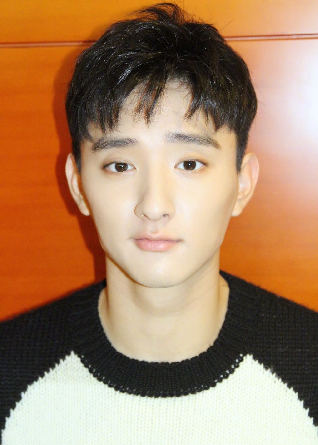 于小彤的五官有一种童稚之气,简单又有古典韵味的活力,柔而不媚_高清