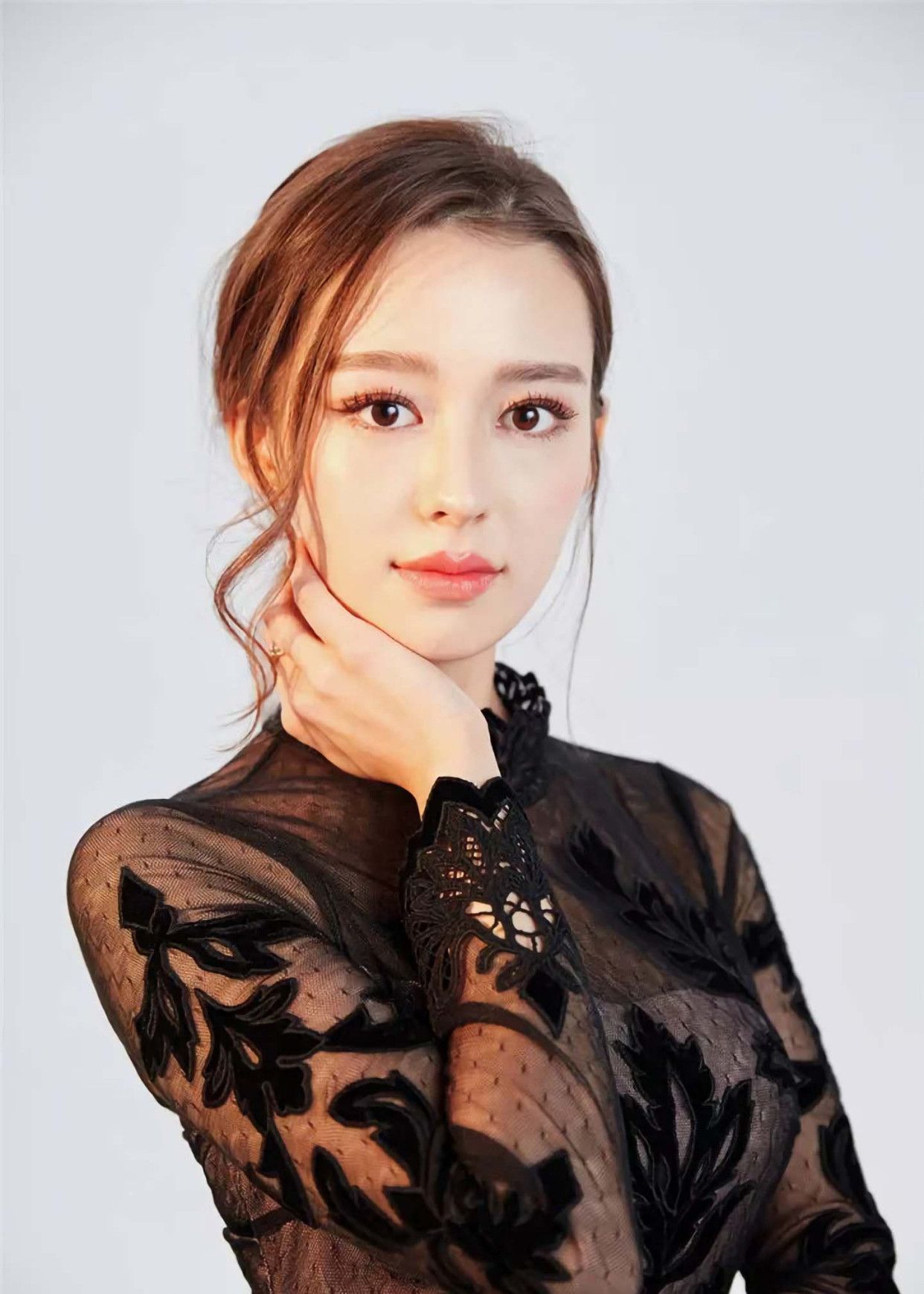 朗朗混血娇妻吉娜爱丽丝,浓眉大眼气质极佳