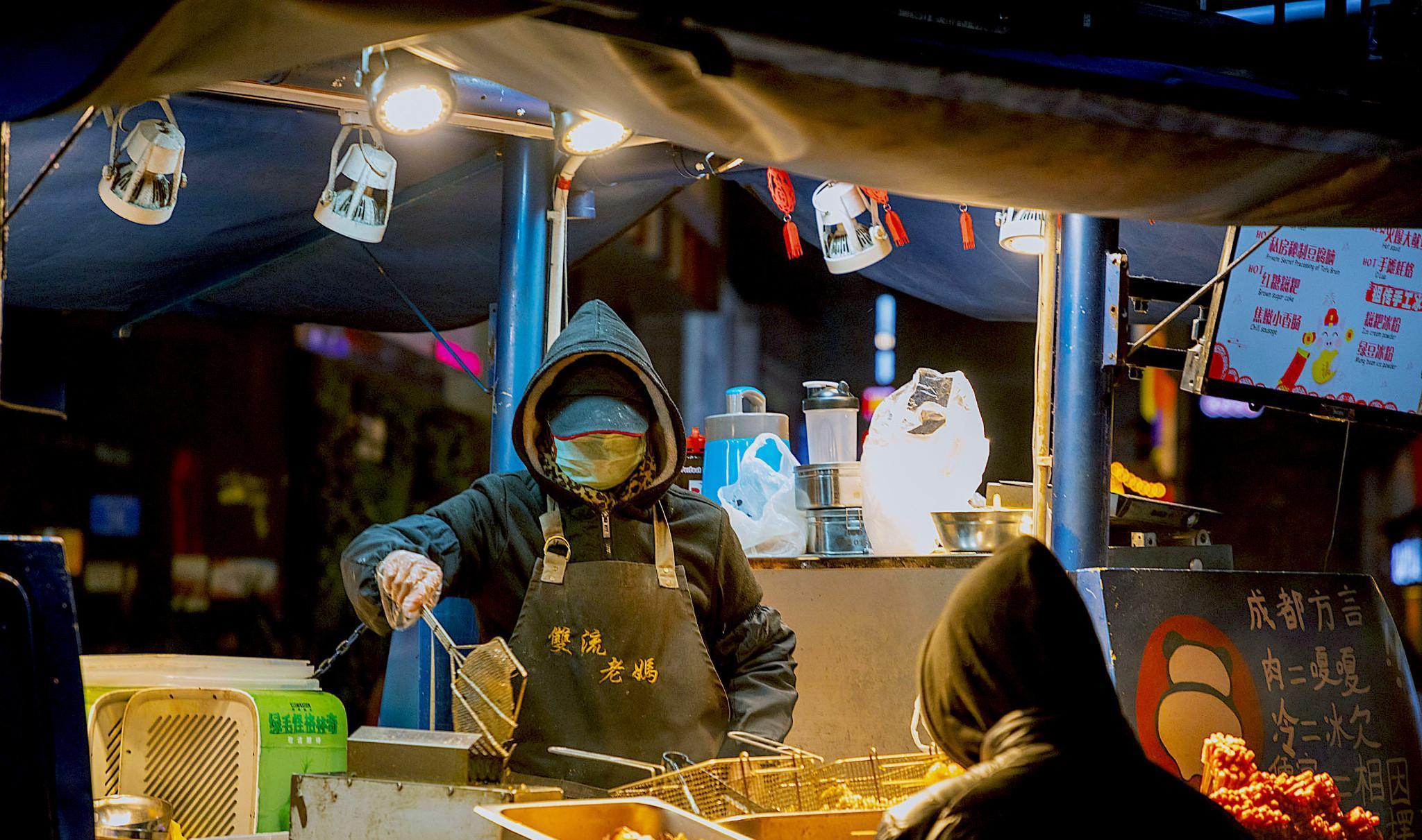 成都开放地摊经济后,被赞最具人间烟火气,很多城市在复制