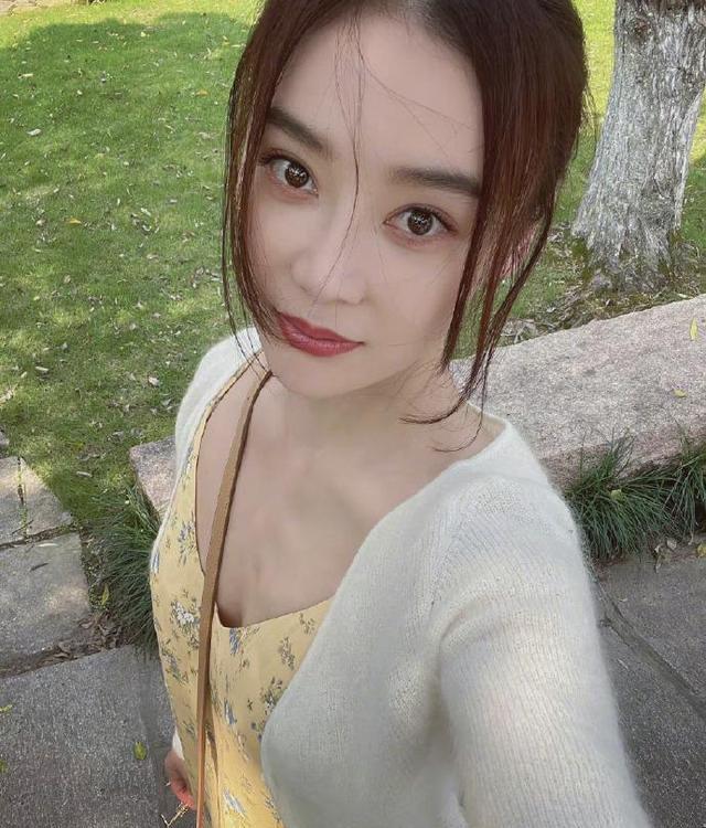 「袁姗姗公园plog」_高清图集_新浪网