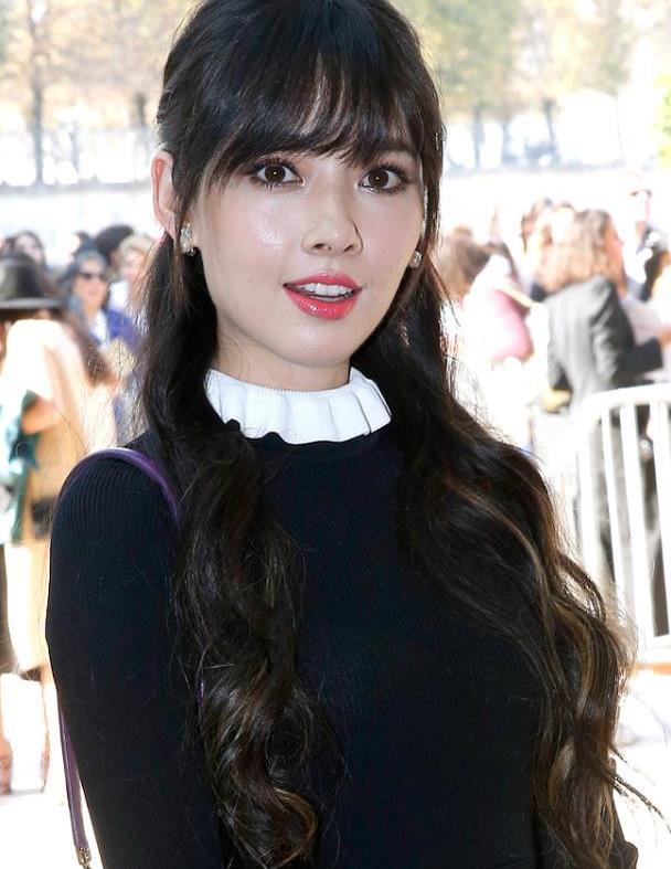 郭碧婷的刘海造型原来美成这样,不仅看着年轻不少,还有名媛感