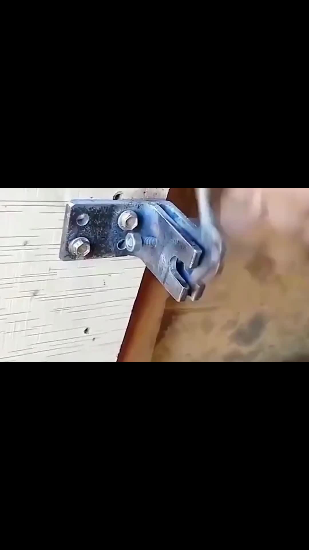 农村牛人发明门锁制作简单却双重保险小偷看了直摇头啊