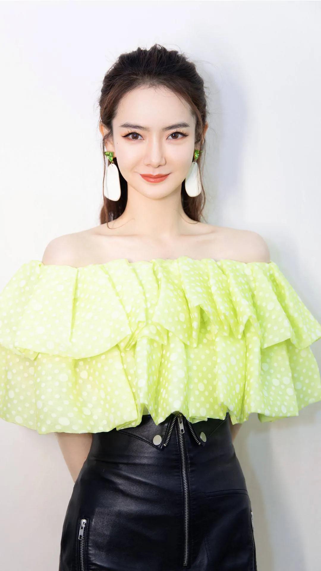 戚薇:惊艳绝伦,楚楚动人!__财经头条