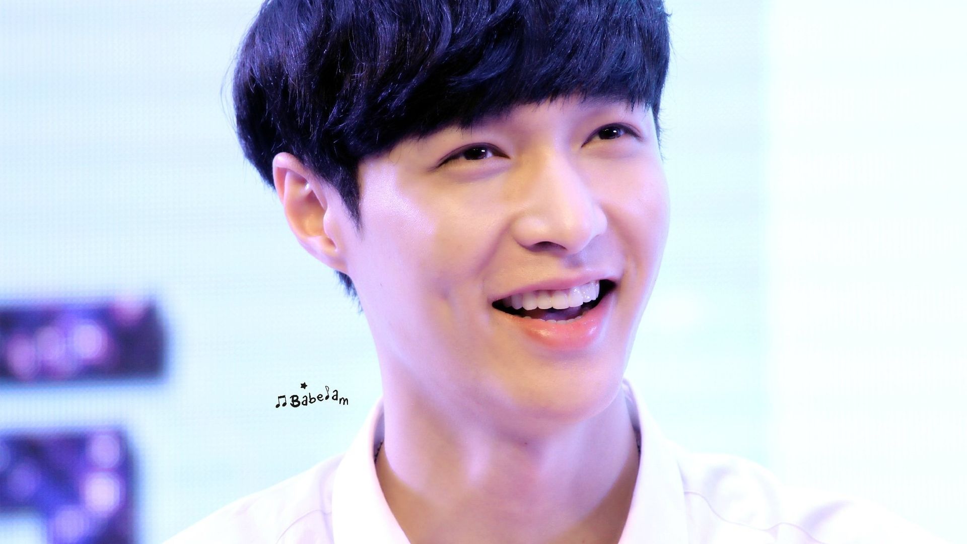 张艺兴帅气图集,张艺兴的笑容很温暖