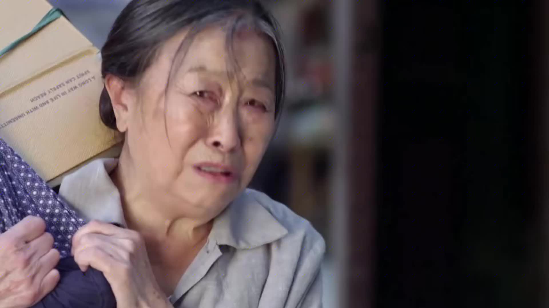 不养儿不知报娘恩《万爱千恩》触动人心的歌曲,唱哭多少孝顺儿女