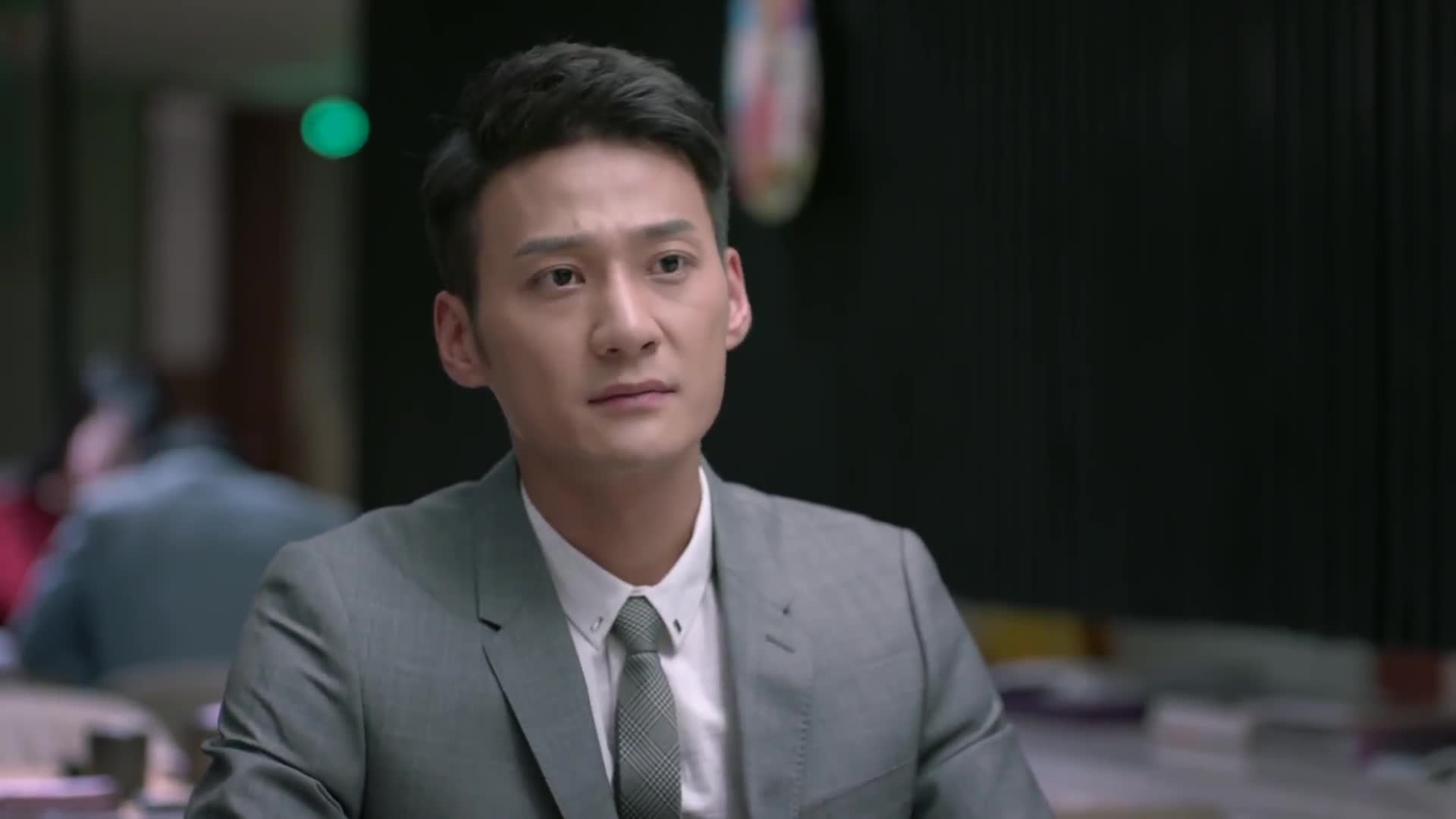 欢乐颂:王柏川认清自己不争气,为难安迪和小包总,这男的真窝囊