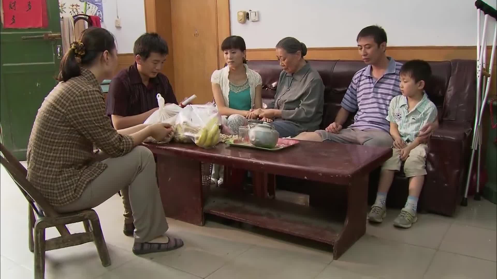 乡里彩虹城里雨英子总是一个人偷偷落泪山根听了心里不是滋味