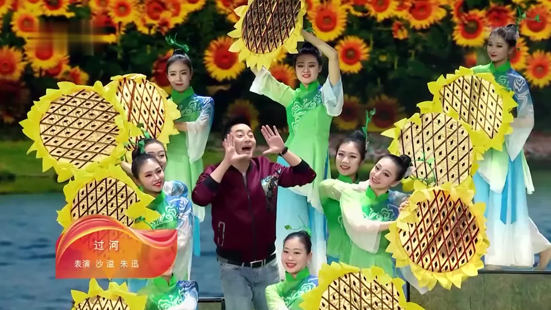 综艺喜乐汇小品过河沙溢朱迅初次合作真是郎才配女貌