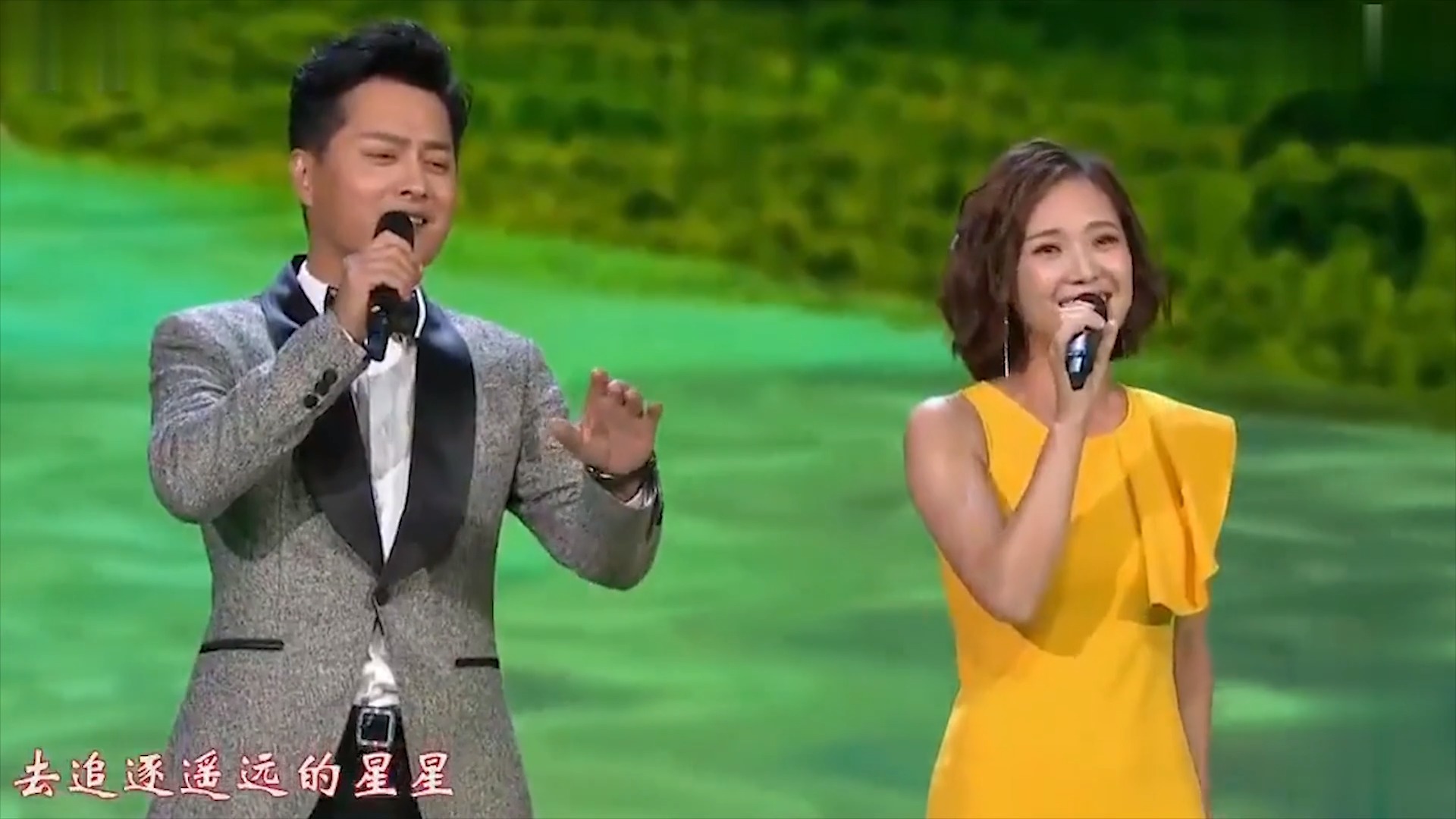 不愧是最佳搭档云飞云朵携手唱响草原金曲一开嗓全场都沸腾了