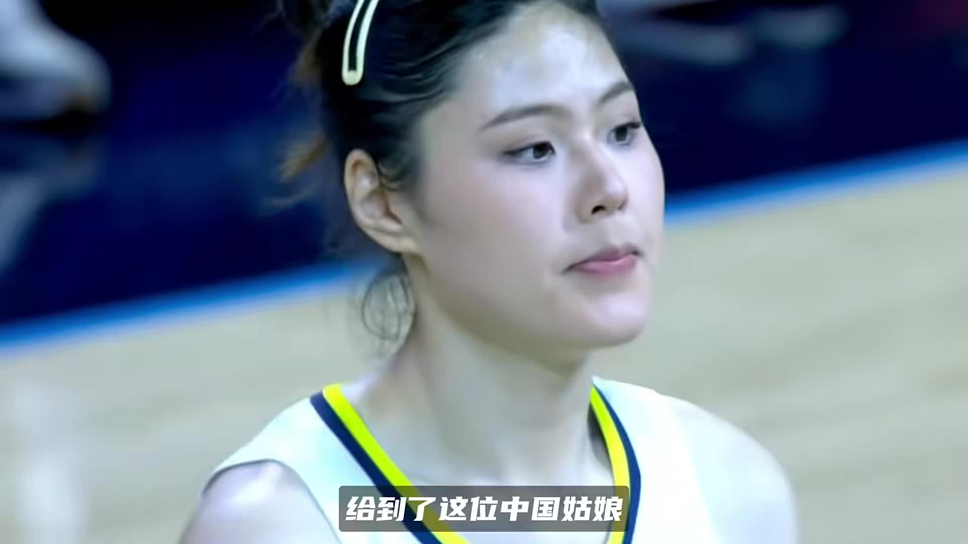 这表情绝了！李月汝加时赛5分策动全队进攻，转播方都被她征服了