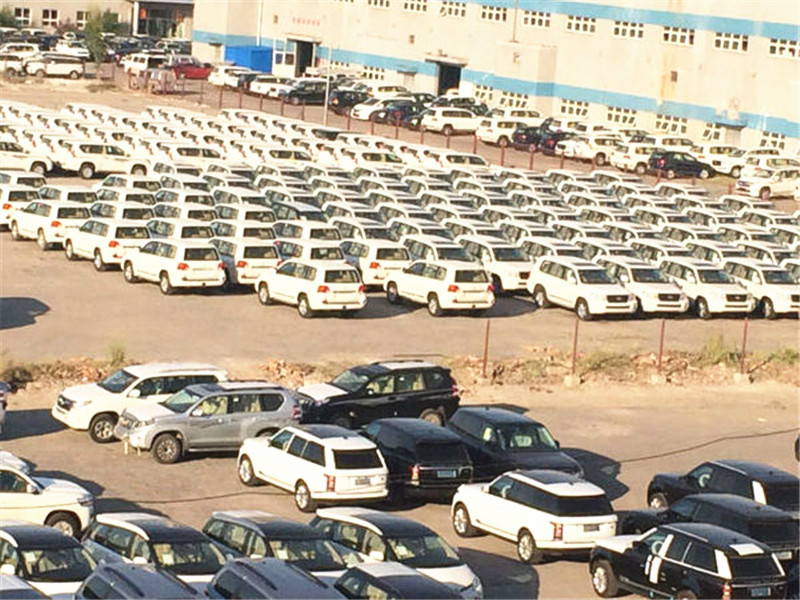 天津港库存车积压,bba普拉多5折都卖不动,车商哭诉反被斥活该_高清