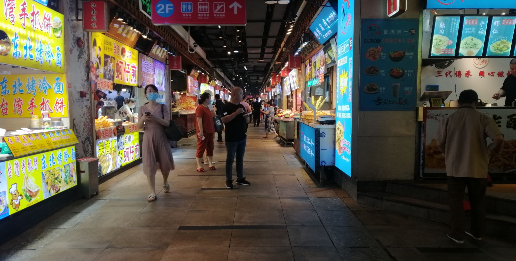 深圳东门町美食街现在这样了,让人不禁感叹!