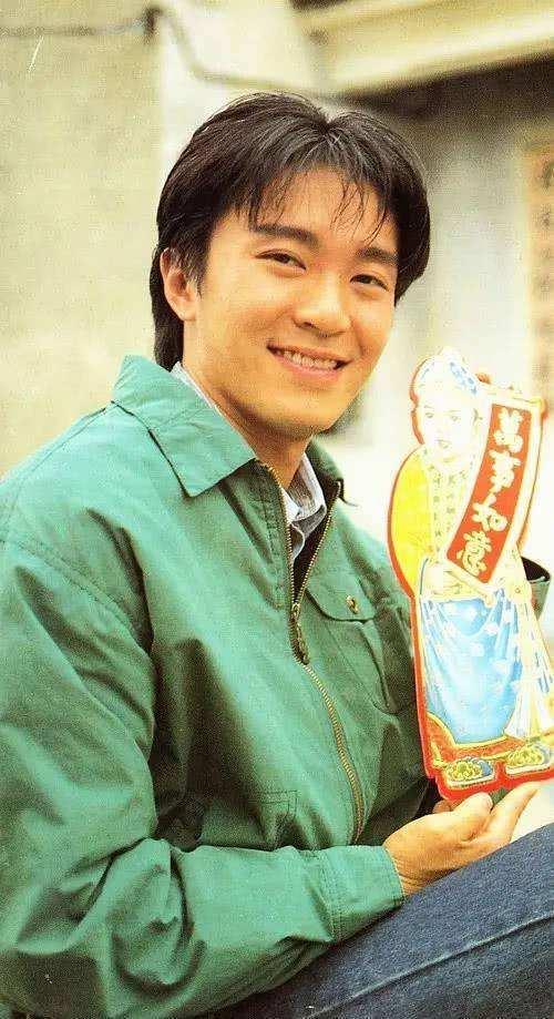 星爷年轻时候的笑容好甜!__财经头条