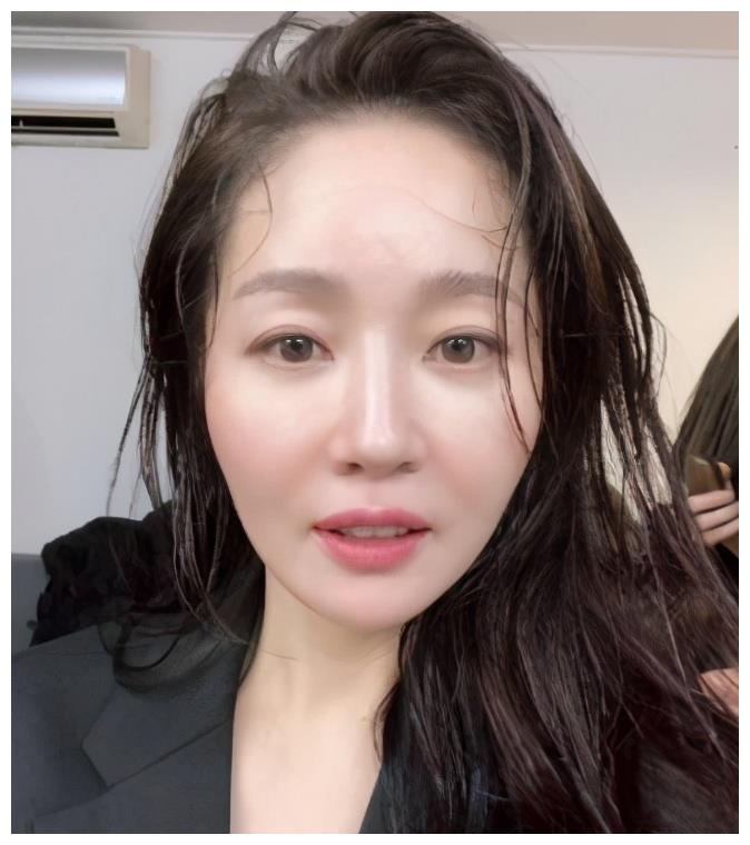 想结婚的女人》正式回归电视荧屏,并且在同年拿下了演员部门的优秀奖