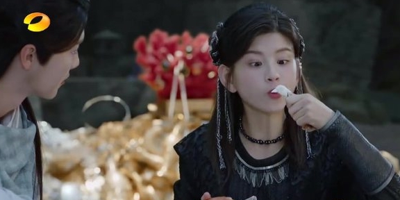 林思意在《择天记》中饰演的小黑龙,名副其实的一身黑衣,在剧中搞笑