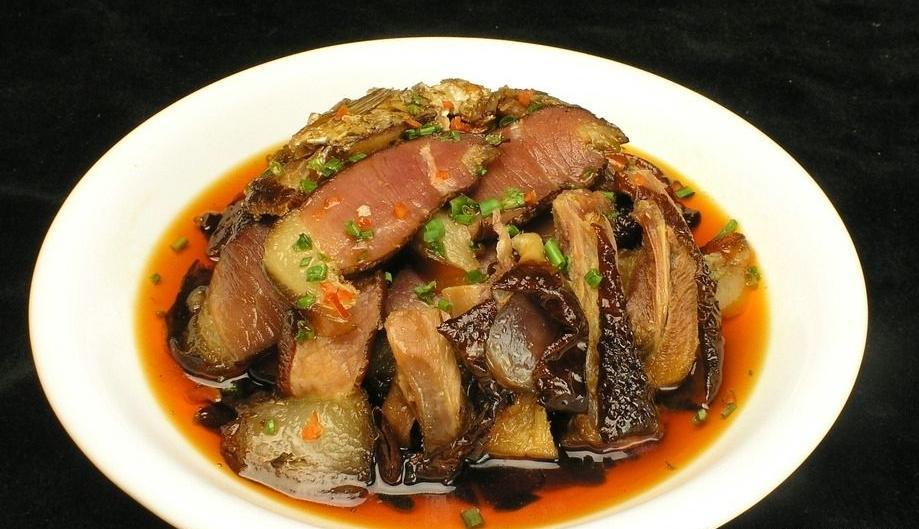 特色菜腊味合蒸经典美味做法简单又好吃