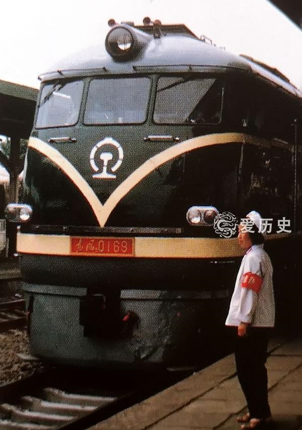 老照片:七十年代末中国人的火车记忆 最先进列车时速120公里