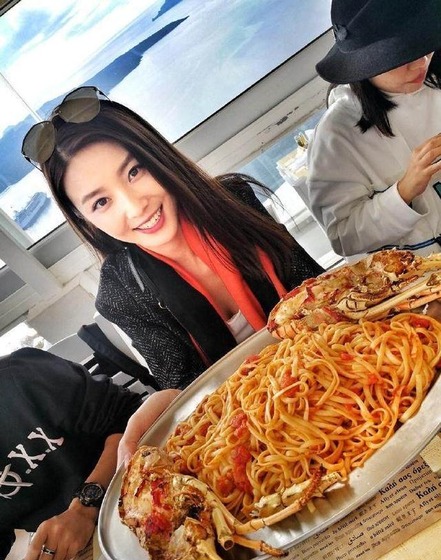 如何让牙齿变白（如何让牙齿变白最简单的方法）-85模板网